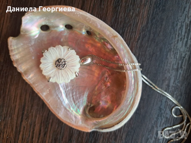Сребърно колие с цвете от седеф