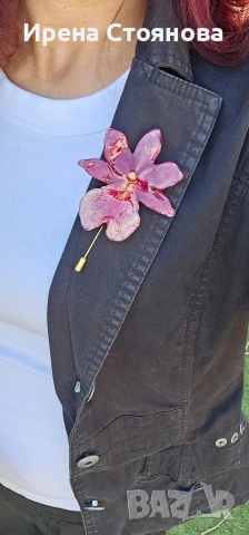 Ръчно изработени бижута с истински цветя.  Брошка игла с естествен цвят на орхидея 