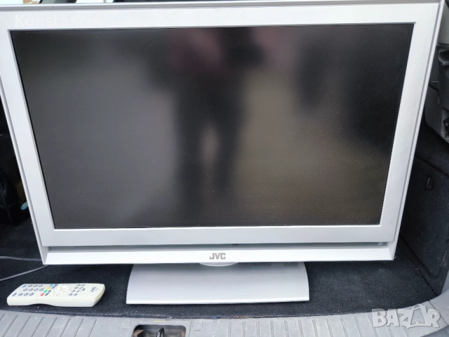Продавам 32" телевизор JVC HD Ready