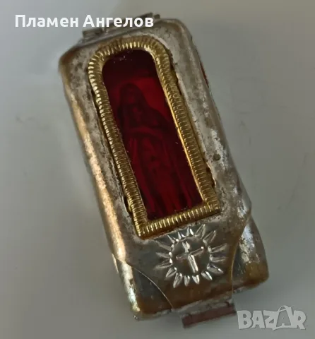 Старинен католически джобен параклис/медальон с Богородица. 