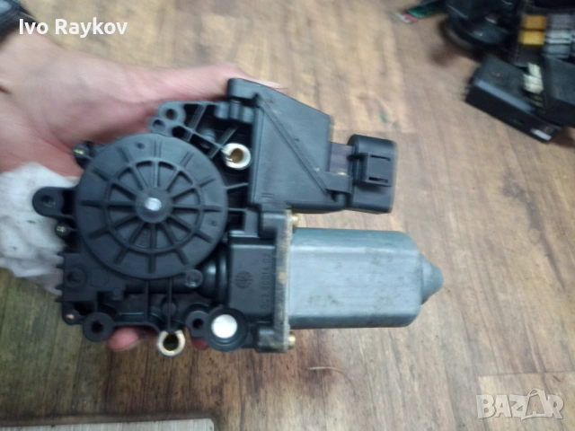 Машинка Стъкло, предно Ауди А3 8L - A4 B5 , 114188100, снимка 2 - Части - 54931100