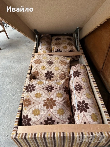 Диван с механизъм и възглавници, 30 евро, снимка 4 - Дивани и мека мебел - 53971932