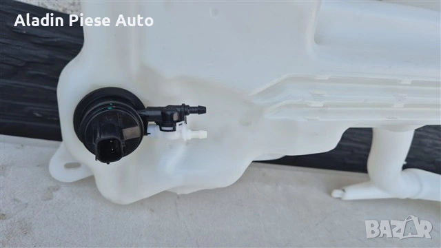 Резервоар за течност за чистачки за предно стъкло Ford Puma година 2019 - 2024 код L1TB17B613AD, снимка 2 - Аксесоари и консумативи - 54441874
