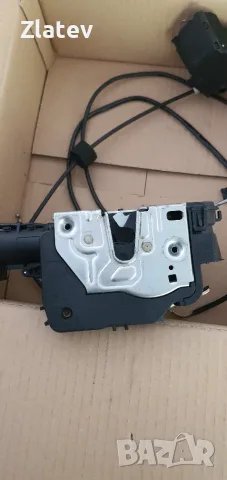 Оригинална предна дясна брава за Mercedes E-класа W211 (A2117201235) с Keyless-Go – втора употреба, снимка 3 - Части - 55639992