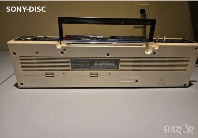 Продавам много рядък модел (AIWA W330H JAPAN), снимка 3 - Радиокасетофони, транзистори - 53979573