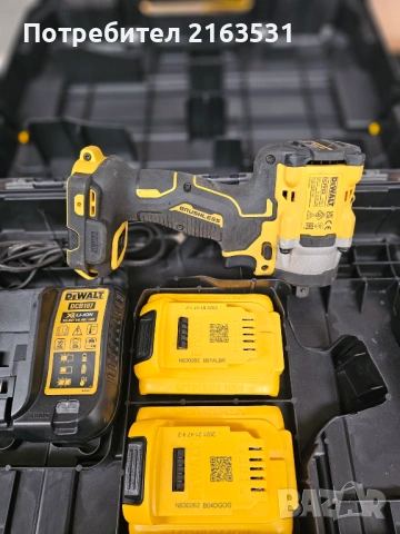 Dewalt акумулаторен гайковерт DCF922 с 2 ач батерии, снимка 3 - Други инструменти - 54617156
