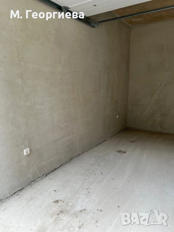 Самостоятелен гараж под наем - кв. Левски, до Терапията, снимка 4 - Гаражи и паркоместа - 54095852