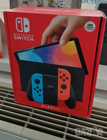 Nintendo Switch OLED модел с яркочервени и сини Joy-Con контролери
