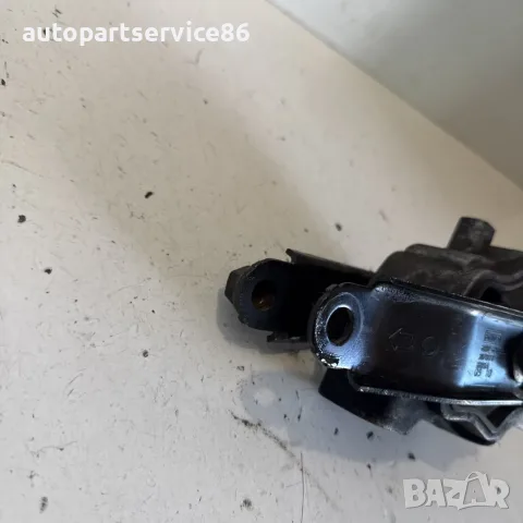 Десен държач и опора на двигателя за Volvo XC60 2.4 TDI (2011) 30671219 OEM, снимка 2 - Части - 55655857
