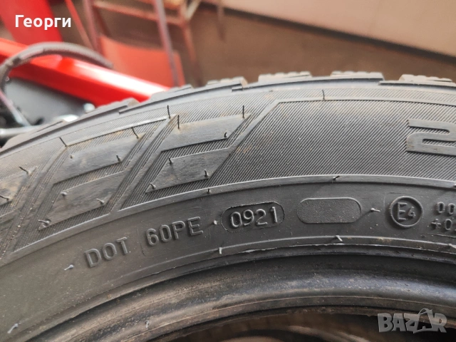 4бр.зимни гуми 215/60/17 Nokian, снимка 4 - Гуми и джанти - 54170856