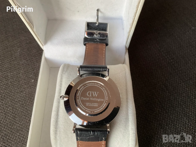 Часовник Daniel Wellington Classic Black със сребърен корпус и черна кожена каишка., снимка 4 - Мъжки - 55102354