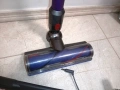 Много добра прахосмукачка Dyson V7 с добра батерия и аксесоари, снимка 4