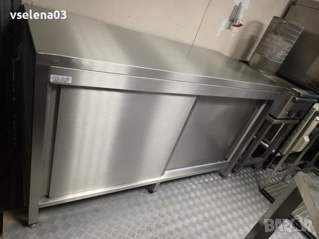 Шкаф с плъзгащи врати от неръждаема стомана за професионална кухня
