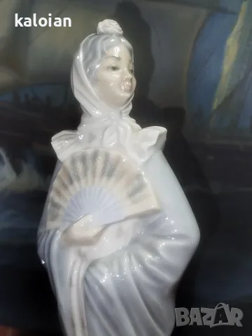 Оригинална винтидж порцеланова фигурка на Nao by Lladró, озаглавена „Испанска дама с ветрило“ , снимка 6 - Колекции - 55483296