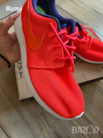Оригинални нови маратонки NIKE ROSHE RUN! 38,5 н, снимка 2 - Маратонки - 54768288