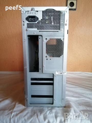 Компютърна кутия - много запазена., снимка 3 - Захранвания и кутии - 54044193