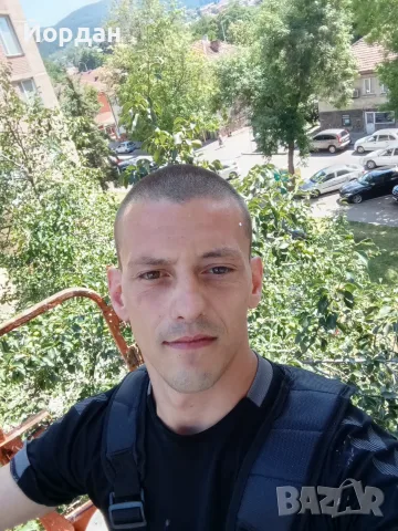 Търся работа в сферата на строителството като помощник 