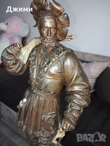 прекрасна статуетка на рицар войн
