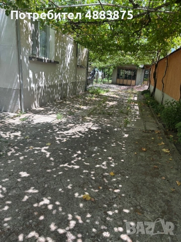 Просторна обзаведена къща с двор и отлична локация в село Петърч, снимка 2 - Къщи - 55253794