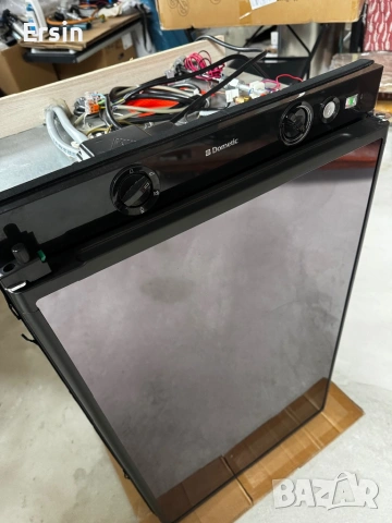 Хладилник Dometic RM5380 (Свален от чисто нов Кемпер) , снимка 3 - Хладилни чанти - 54614779