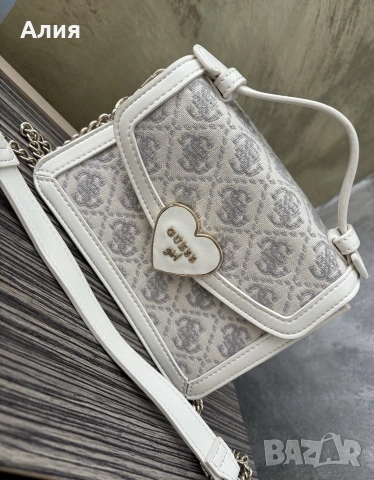 Оригинална чанта GUESS, снимка 2 - Чанти - 55244583