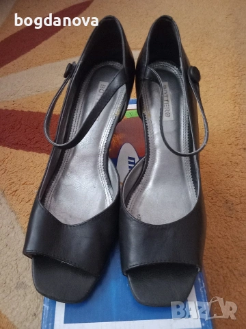 Елегантни сандали на ток