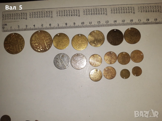 Стари монети , пендари за накит - 17 броя . Носия