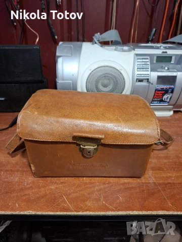 Продава се старинен фотоапарат 