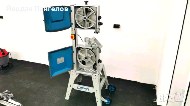 Ленторез Банциг за дърво Makita LB1200F, 900 W, 305 мм, снимка 2 - Други машини и части - 55159924