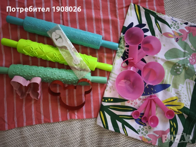 Комплект форми за печене и сладкарски нож + 3 релефни точилки и мерителни чашки, снимка 2 - Аксесоари за кухня - 55199730