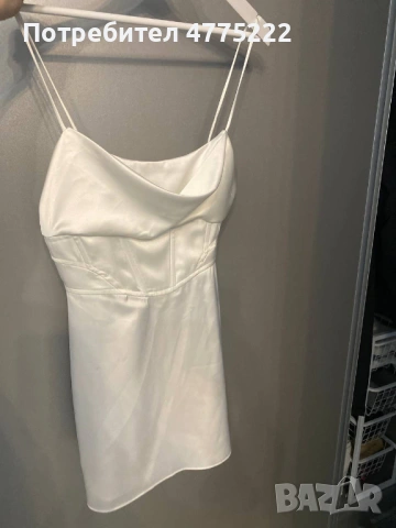 Бяла сатенена рокля Състояние: 10/10 (Чисто нова) Размер: М, снимка 2 - Рокли - 54100838