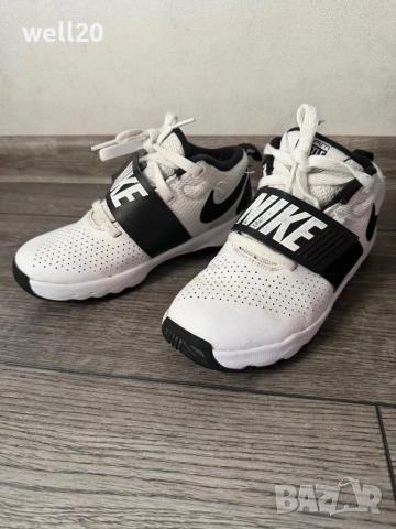 Маратонки Nike, снимка 4 - Детски маратонки - 54322274