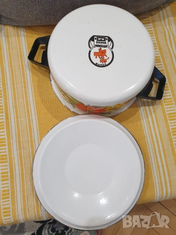 Старо производство емайлирана тенджера, снимка 3 - Съдове за готвене - 54138281