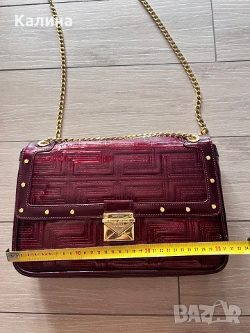 ЧИСТО НОВА Дамска лачена чанта VERSACE в цвят бордо, снимка 3 - Чанти - 55090034