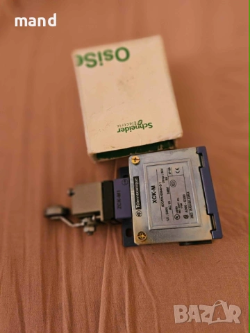 индустриален краен изключвател (Limit Switch) от серията OsiSense XC (модел XCK-M / ZCK-M), произвед