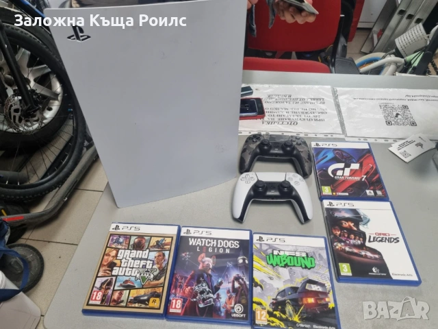 Sony PlayStation 5. 825GB с 2 джойстика и 5 игри.
