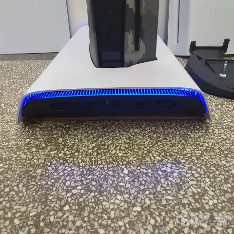 Камуфлажен PlayStation 5 с 2 джойстика, 4 топ игри, 2 охлаждания, PS5, снимка 4 - PlayStation конзоли - 55568900