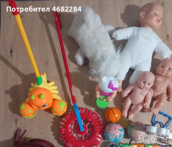 Подарявам детски играчки