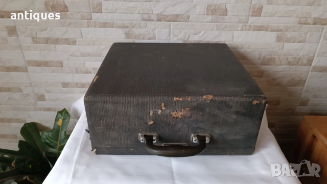 Стара пишеща машина Olympia SM2 - Made in Germany - 1950" година, снимка 9 - Антикварни и старинни предмети - 54629059
