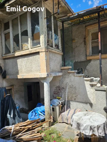 Продавам къща в кючук париж, снимка 2 - Къщи - 55500416