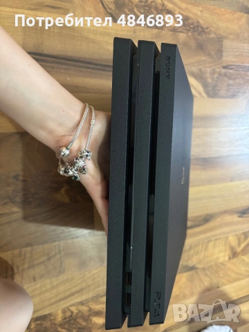 PS4 Pro 1TB + 2 джойстика + 7 игри, снимка 2 - PlayStation конзоли - 55086625