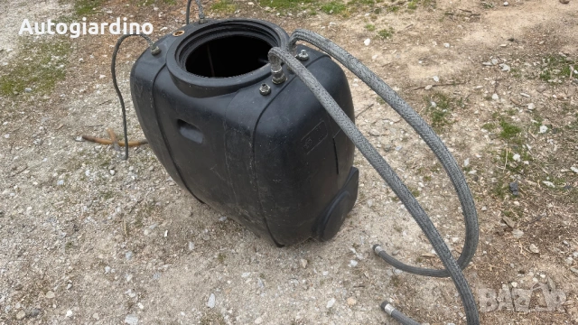 Пластмасов резервоар (туба) с маркучи, снимка 7 - Индустриална техника - 54313742