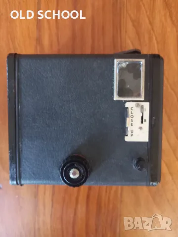 Стар фотоапарат 1957 Кодак(box camera), снимка 2 - Фотоапарати - 55545018