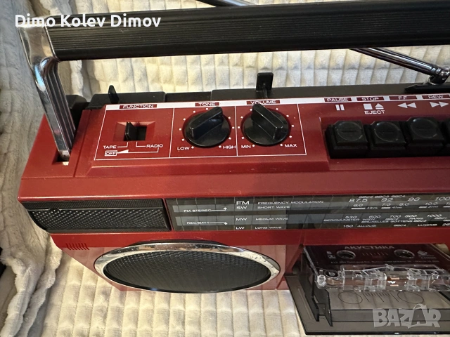 Hitachi TRK-6830 Red Edition Rare, снимка 4 - Радиокасетофони, транзистори - 55235669