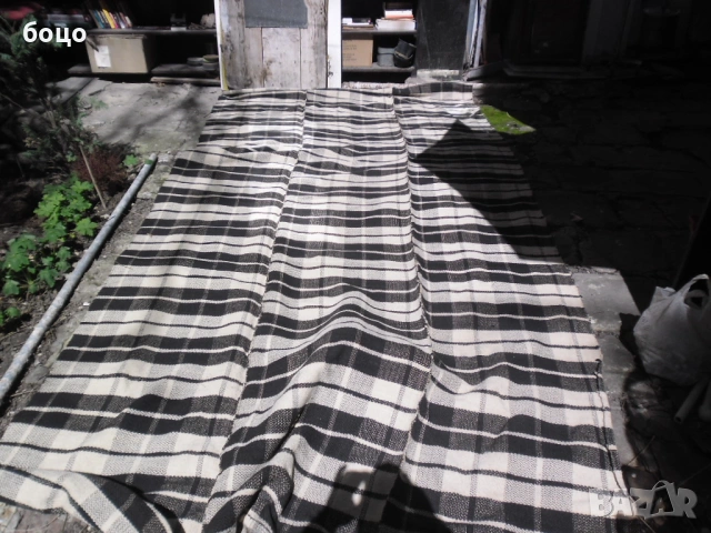 Продавам вълнен ръчно плетен килим, снимка 2 - Килими - 54311845