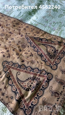 Вълнен шал с две лица