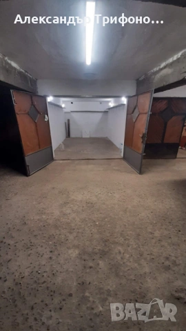 Продава гараж  ул."Г.Бенковски 52", снимка 7 - Гаражи и паркоместа - 53994105