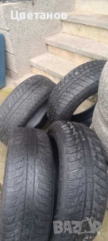 Зимни Nokian 235/65/17, снимка 3 - Гуми и джанти - 54423273