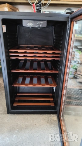 Мини хладилна витрина, снимка 4 - Витрини - 54130835