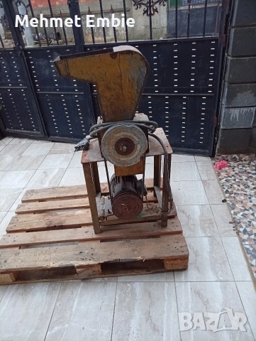 дробилка с трифазен електромотор , снимка 2 - Други машини и части - 54163171